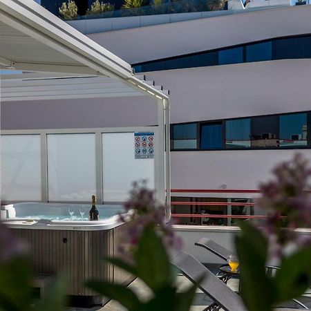 Appartamento Seaside Penthouse With Hot Tub Sky Living Spalato Esterno foto