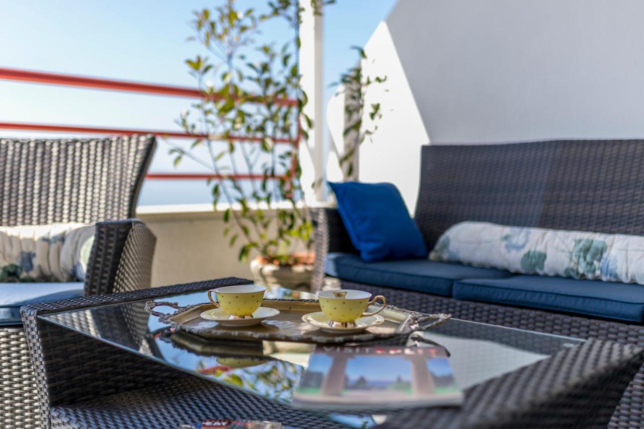 Appartamento Seaside Penthouse With Hot Tub Sky Living Spalato Esterno foto