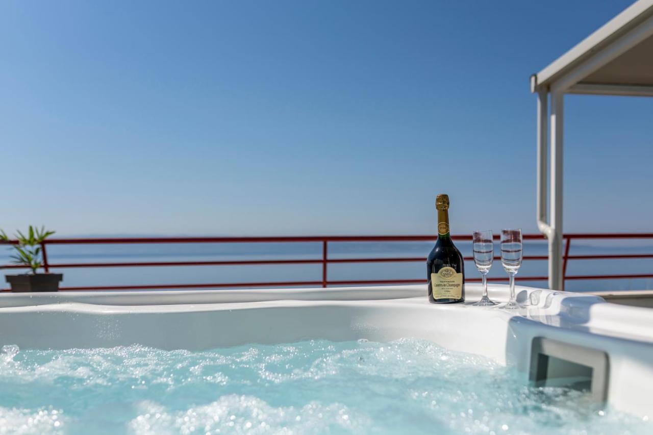 Appartamento Seaside Penthouse With Hot Tub Sky Living Spalato Esterno foto