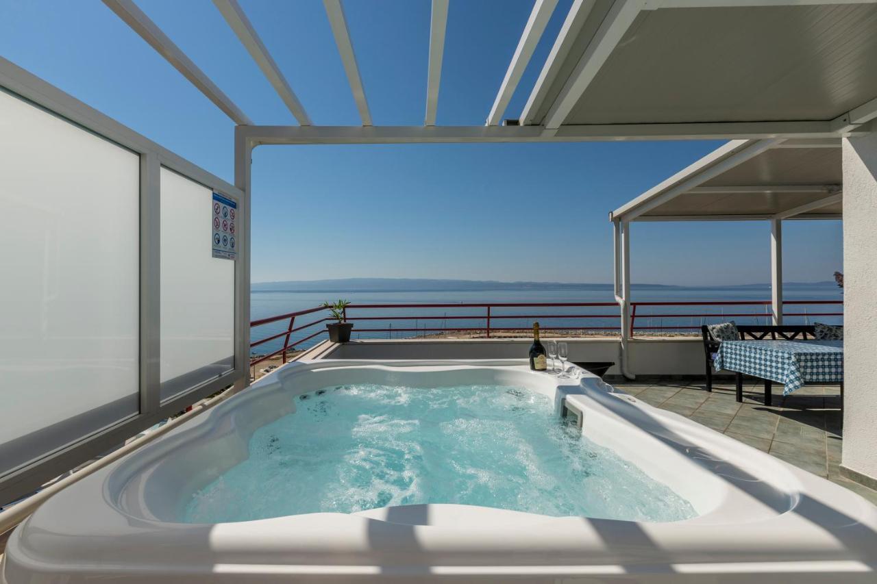 Appartamento Seaside Penthouse With Hot Tub Sky Living Spalato Esterno foto