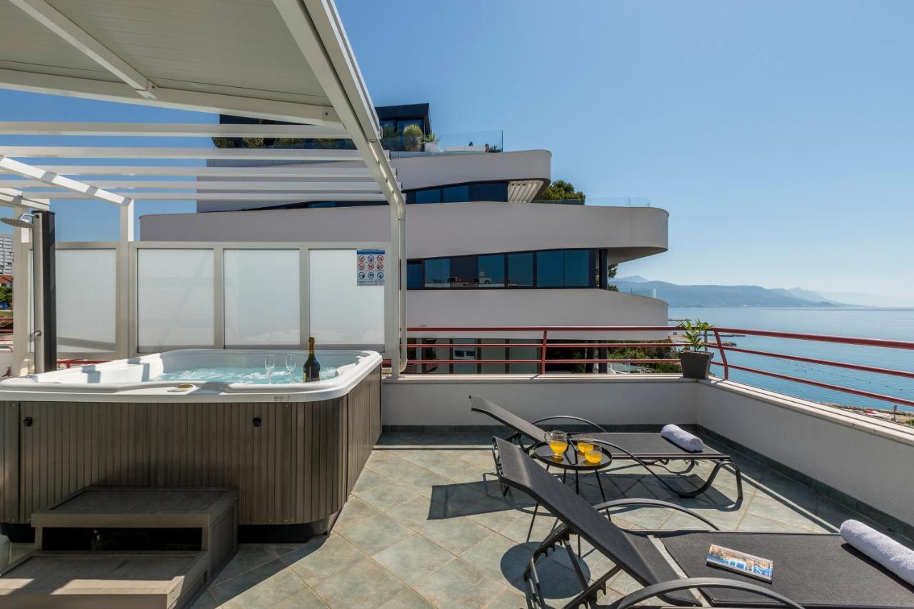 Appartamento Seaside Penthouse With Hot Tub Sky Living Spalato Esterno foto