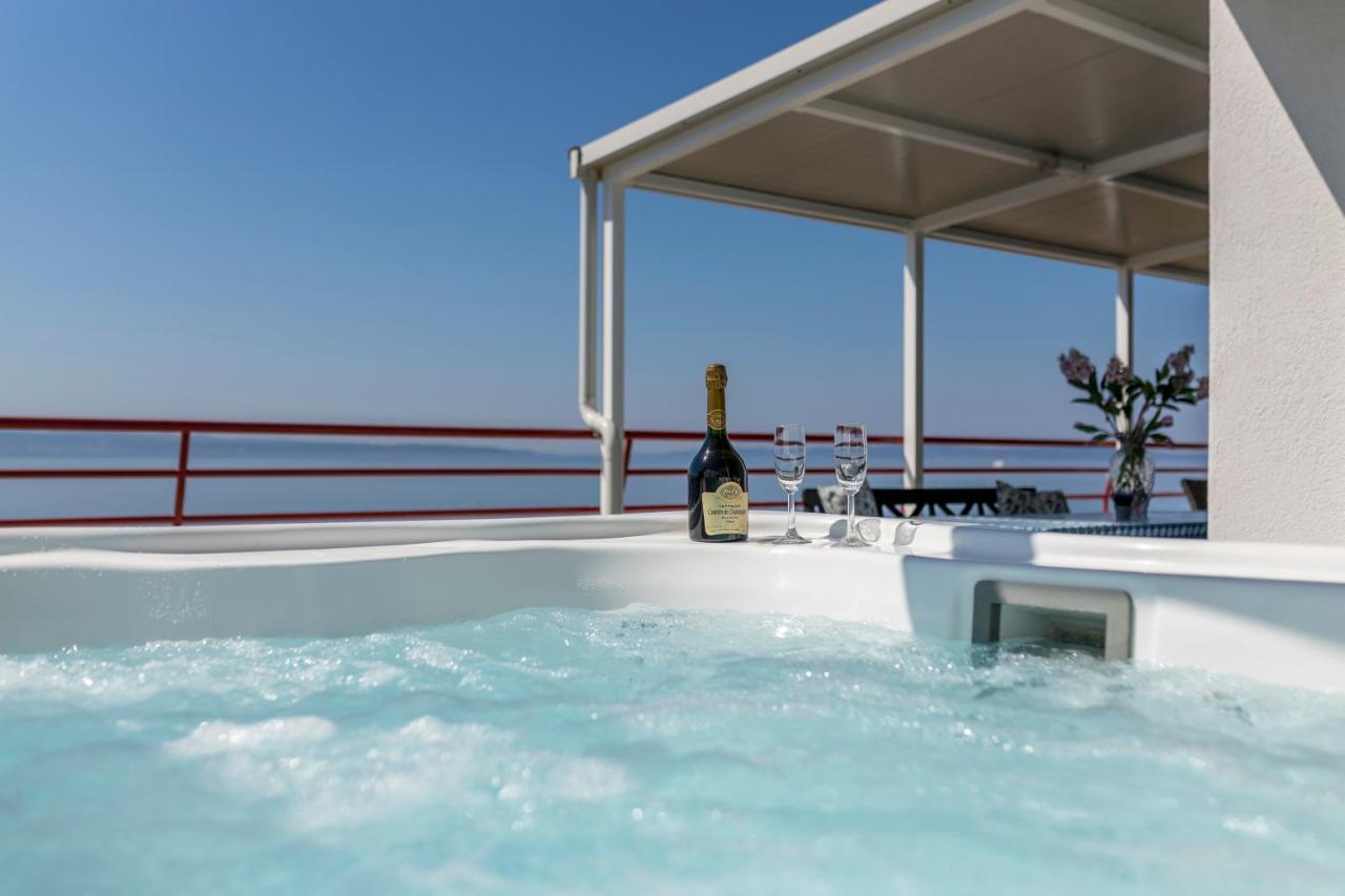 Appartamento Seaside Penthouse With Hot Tub Sky Living Spalato Esterno foto