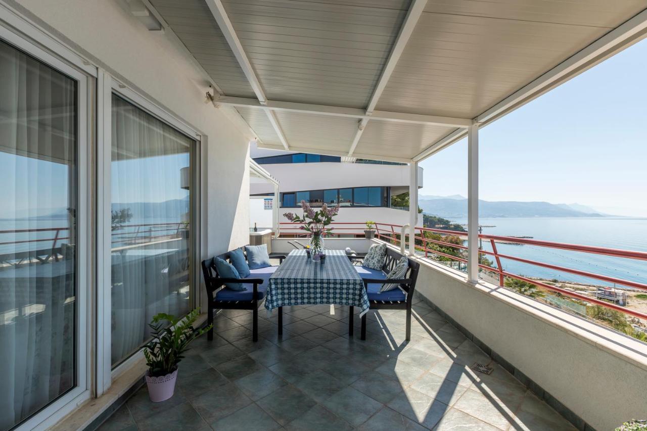 Appartamento Seaside Penthouse With Hot Tub Sky Living Spalato Esterno foto