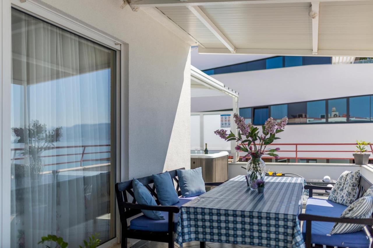 Appartamento Seaside Penthouse With Hot Tub Sky Living Spalato Esterno foto
