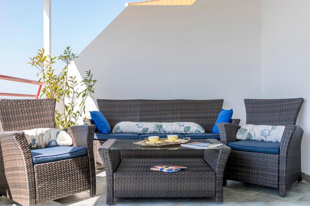 Appartamento Seaside Penthouse With Hot Tub Sky Living Spalato Esterno foto