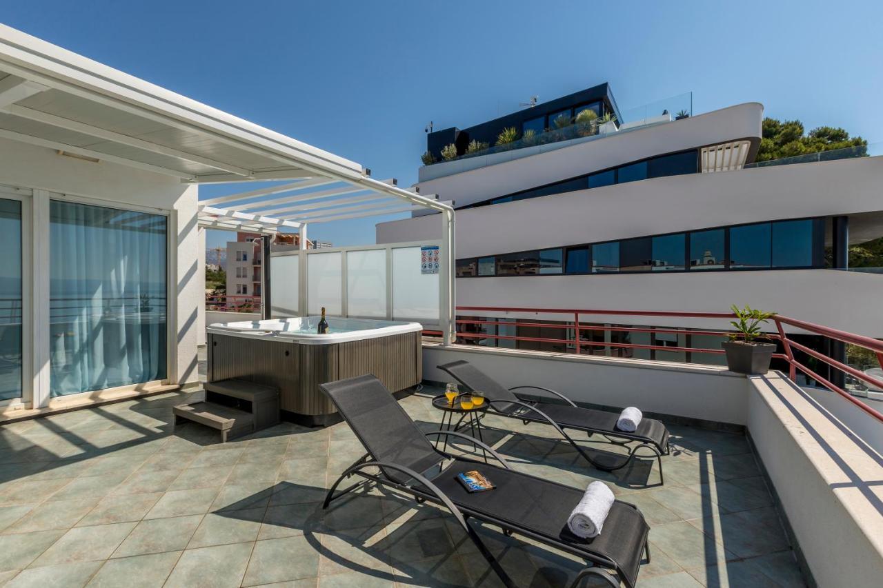 Appartamento Seaside Penthouse With Hot Tub Sky Living Spalato Esterno foto