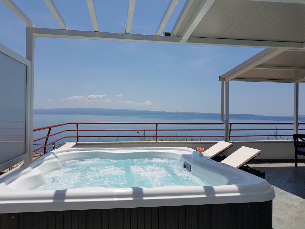 Appartamento Seaside Penthouse With Hot Tub Sky Living Spalato Esterno foto