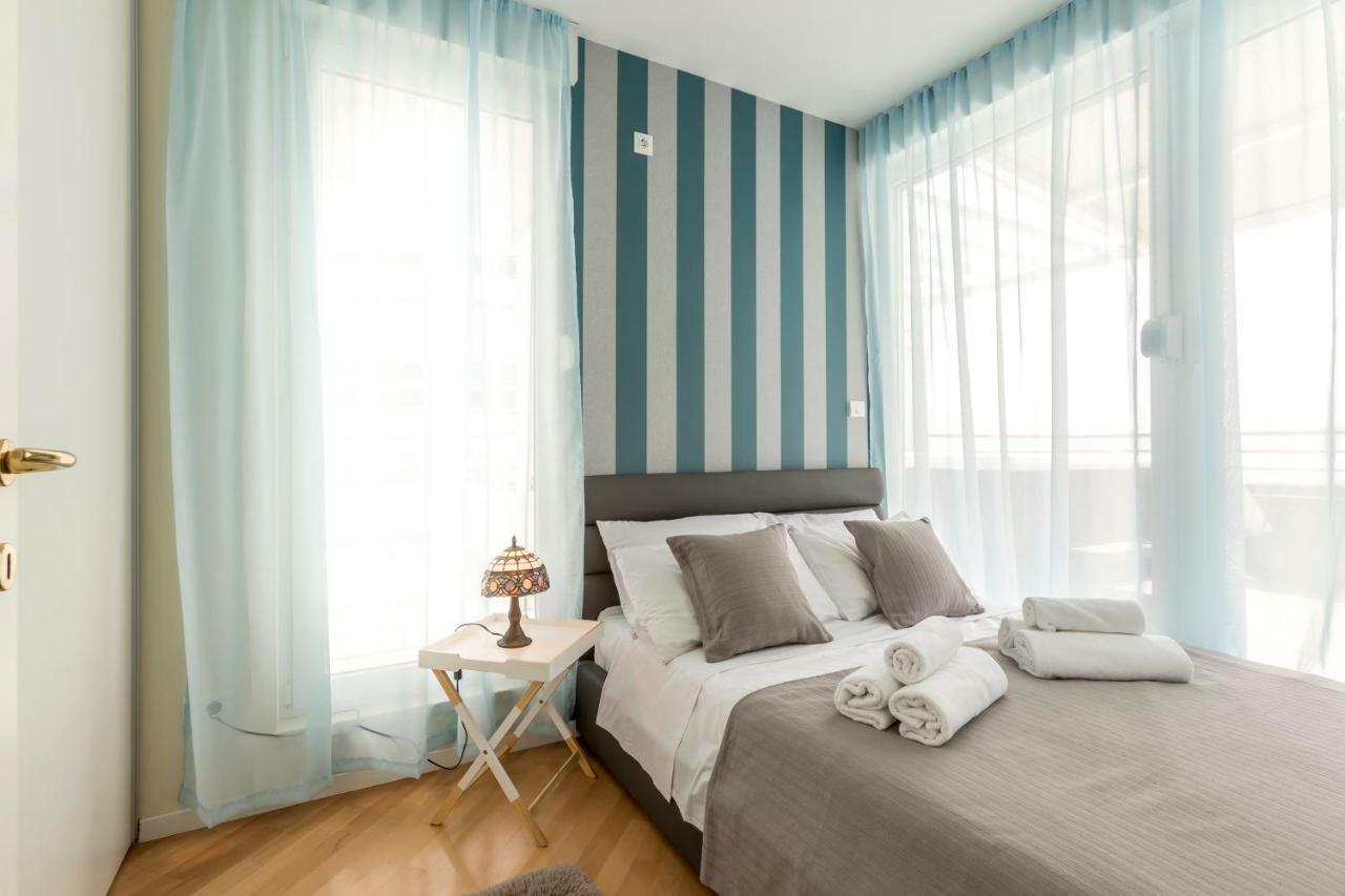 Appartamento Seaside Penthouse With Hot Tub Sky Living Spalato Esterno foto