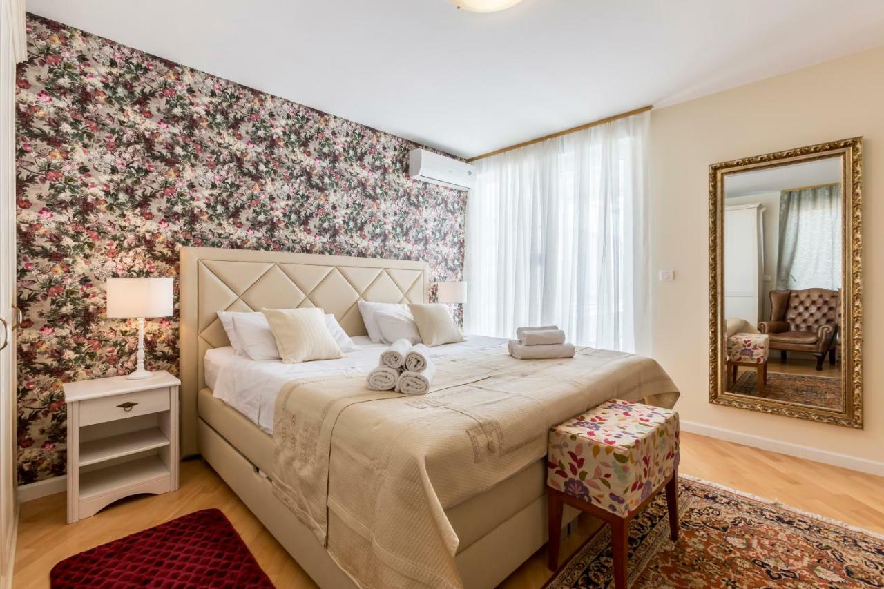 Appartamento Seaside Penthouse With Hot Tub Sky Living Spalato Esterno foto