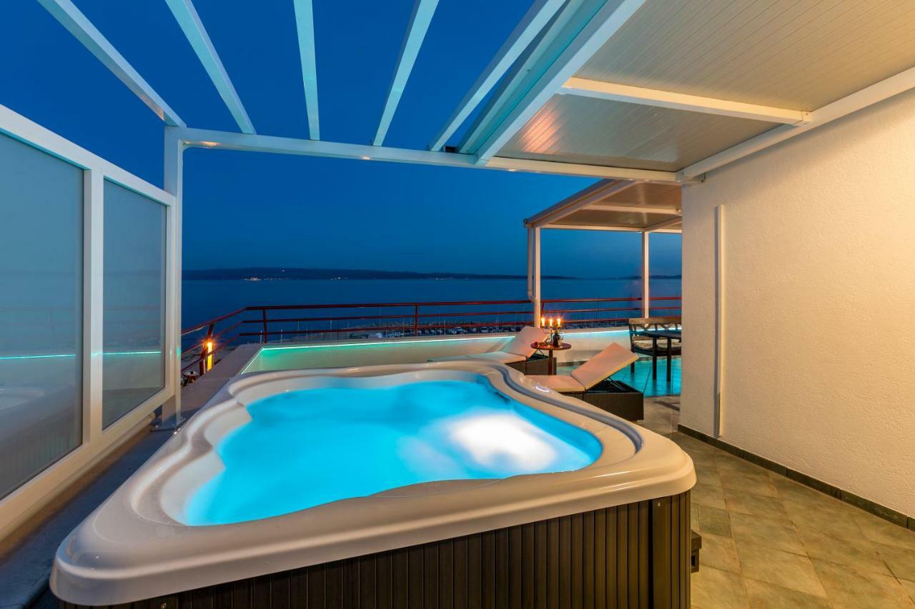 Appartamento Seaside Penthouse With Hot Tub Sky Living Spalato Esterno foto